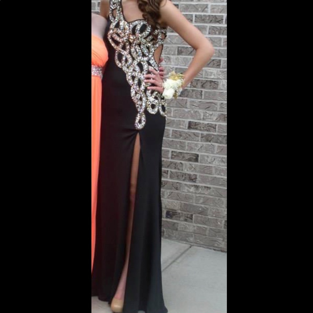 Mac Duggal Black and Gold On Shoulder Prom Dress